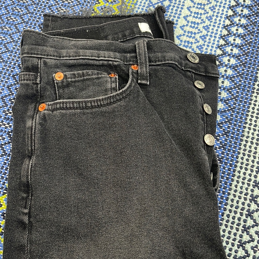Black redone jeans with no holes.